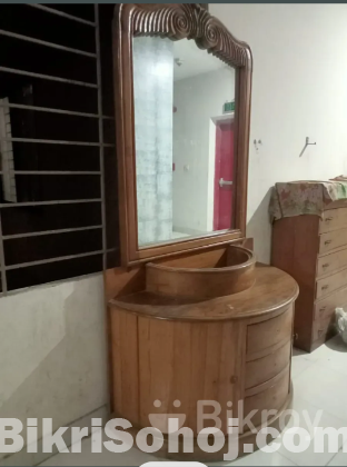 ডেসিন টেবিল